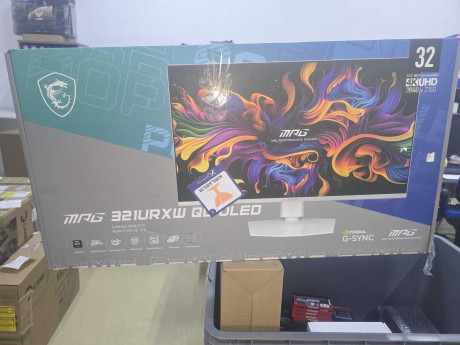 MSI MPG 321URXW QD-OLED 31.5