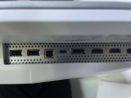 MSI MPG 321URXW QD-OLED 31.5